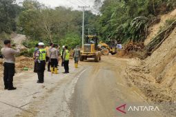 Akses Taput-Tapsel yang tertutup longsor kembali dibuka
