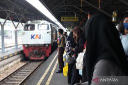 49.103 orang gunakan kereta api puncak arus mudik Lebaran 2025