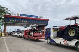 Gerbang tol Kramasan  mulai dipadati pemudik pada H-3 Lebaran 2025