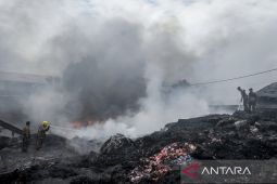 Kebakaran pabrik plastik di Tangerang