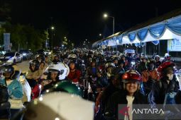 Antrean motor di Pelabuhan Ciwandan Cilegon membeludak pada H-3 Lebaran