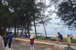 Pemkot Bengkulu melarang wisatawan mandi di kawasan Pantai Panjang