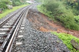 Terancam longsor, perjalanan KA antara Ciamis-Manonjaya dihentikan sementara