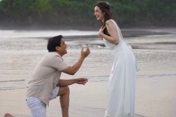Fakta-fakta lamaran romantis Billy Syahputra untuk Vika Kolesnaya kekasihnya dari Belarusia
