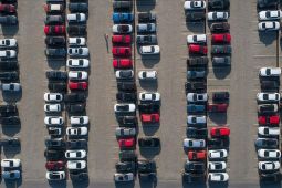 Sanksi UE ganggu pasokan cip, industri otomotif Jerman kesulitan