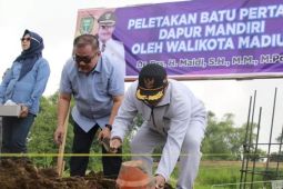 Wali Kota Maidi resmikan peletakan batu pertama dapur mandiri di Madiun