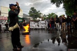Aksi menyikapi revisi UU TNI di Jombang