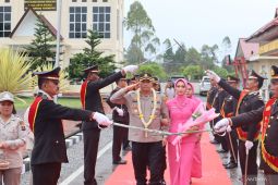 Perang pora hingga isak tangis personel warnai pelepasan AKBP Hary Adrianto menuju Polda D.I.Y