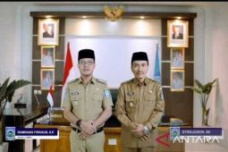 Bupati dan Wakil Bupati Dompu salat Idul Fitri di lokasi terpisah