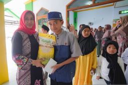 Wali Kota Mojokerto-Muslimat NU salurkan bantuan anak yatim