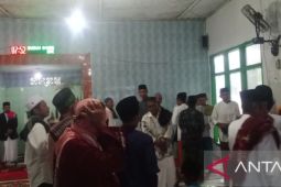 Puluhan warga Dompu gelar Shalat Idul Fitri hari ini