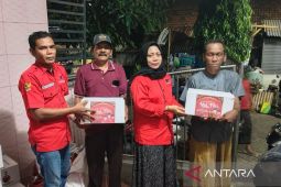 PDIP Surabaya bagikan 8 ribu bingkisan Lebaran pada kader