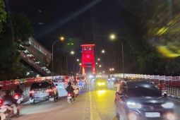 Lalu lintas di Jembatan Ampera terpantau ramai lancar saat malam takbiran