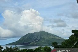 Kementerian ESDM ajak warga waspadai potensi erupsi Gunung Ruang Sitaro