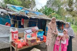 Ikatan Sarjana Nahdlatul Ulama Aceh bagikan baju lebaran untuk anak yatim