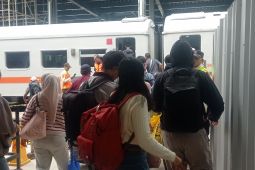 Asisten rumah tangga di Lebak gembira kembali mudik Lebaran
