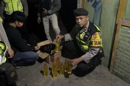 Jelang takbir Lebaran, Polres Bantul sita ratusan botol minuman keras hasil razia