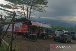 Pemkab Cianjur melayangkan peringatan bongkar warung di lokasi rawan