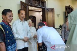Jokowi ikuti  Shalat Id di Graha Saba Buana