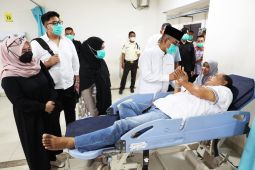 Gubernur Banten-Ketua TP-PKK beri semangat nakes yang tugas saat Idul Fitri