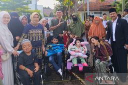 Gus Ipul Shalat Id bersama kelompok rentan di Sentra Mulya Jaya Jakarta