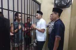 Polsek Kelapa Gading gelar makan bersama dengan tahanan saat Idul Fitri
