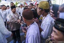 Prabowo salami ribuan warga saat "open house" di Istana
