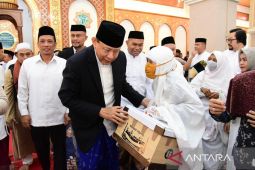 Gubernur Gusnar dan keluarga laksanakan salat Idulfitri di Masjid Agung Baiturrahim