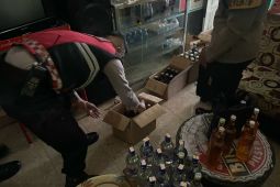 Polres Garut menggagalkan peredaran minuman keras saat malam takbiran
