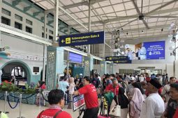 Stasiun Pasar Senen masih dipadati pemudik