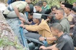 Satu keluarga di Gayo Lues Aceh selamat setelah terjebak di dalam mobil ringsek tertimpa pohon
