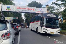 Hari kedua Lebaran, arus menuju Garut padat