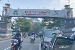 Arus lalin kendaraan di jalur wisata Garut mulai ramai