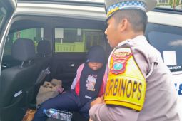 Polres Blitar bebaskan anak terjepit dari roda motor