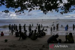 Libur Lebaran 2025 di Pantai Carita