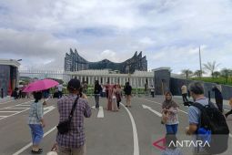 Pengunjung dari luar daerah terkesan saat libur Lebaran  di IKN