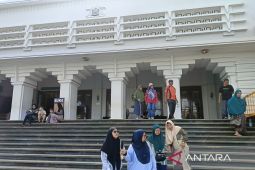 Warga Brunei  kunjungi Museum Mulawarman saat libur Lebaran