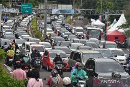 Macet di Puncak, antrean kendaraan hingga 12 km