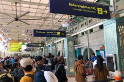 Hari ketiga Lebaran, sejumlah pemudik balik cepat ke Jakarta dengan KA