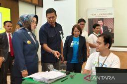 Bupati Sukoharjo Etik Suryani terkena OTT KPK