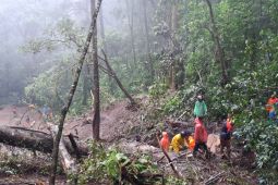 Arus lalu lintas Batu-Mojokerto dialihkan imbas longsor di jalur Pacet-Cangar