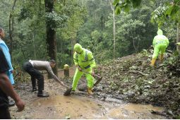 Tim Polres Mojokerto diterjunkan untuk evakuasi tanah longsor