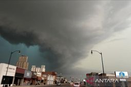 Badai Erin mendekat, Carolina Utara perintahkan evakuasi warga