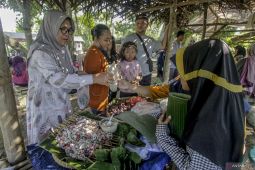 Pasar musiman bertema kuno saat libur Lebaran di Tuban
