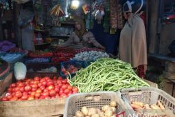 Harga kebutuhan pokok di pasar tradisional Mamuju Sulawesi Barat relatif stabil