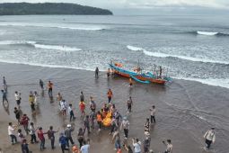 Tim SAR temukan jasad wisatawan terseret ombak di pantai barat Pangandaran