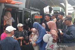 Warga Cirebon terbantu program arus balik Lebaran gratis Kemenhub