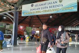 Arus balik, penumpang di Terminal Rajekwesi Bojonegoro naik 90 persen