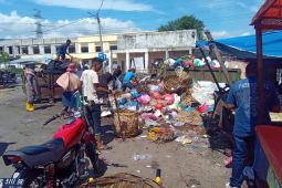 DLH ajak masyarakat Aceh Besar kurangi sampah plastik