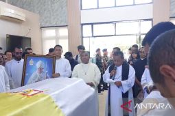 Jenazah Uskup Emeritus Mgr Petrus Turang tiba di Kupang NTT